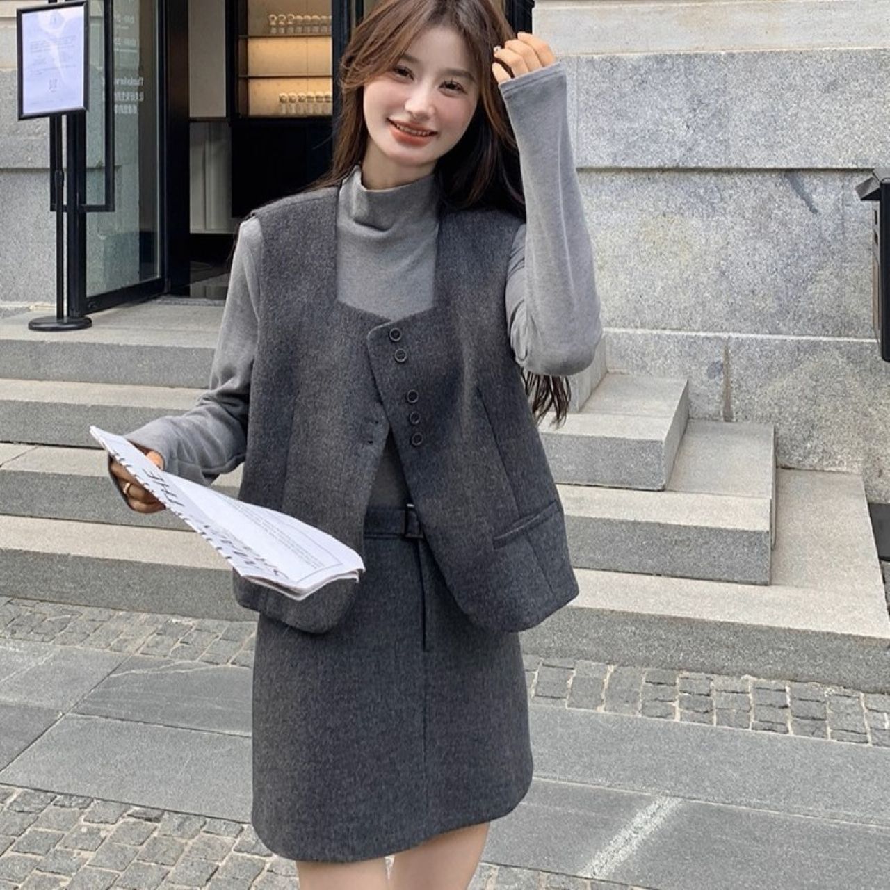 骨格ウェーブ グレー ベスト+トップス+ミニスカート 3点セットアップ 韓国風 お出かけコーデ