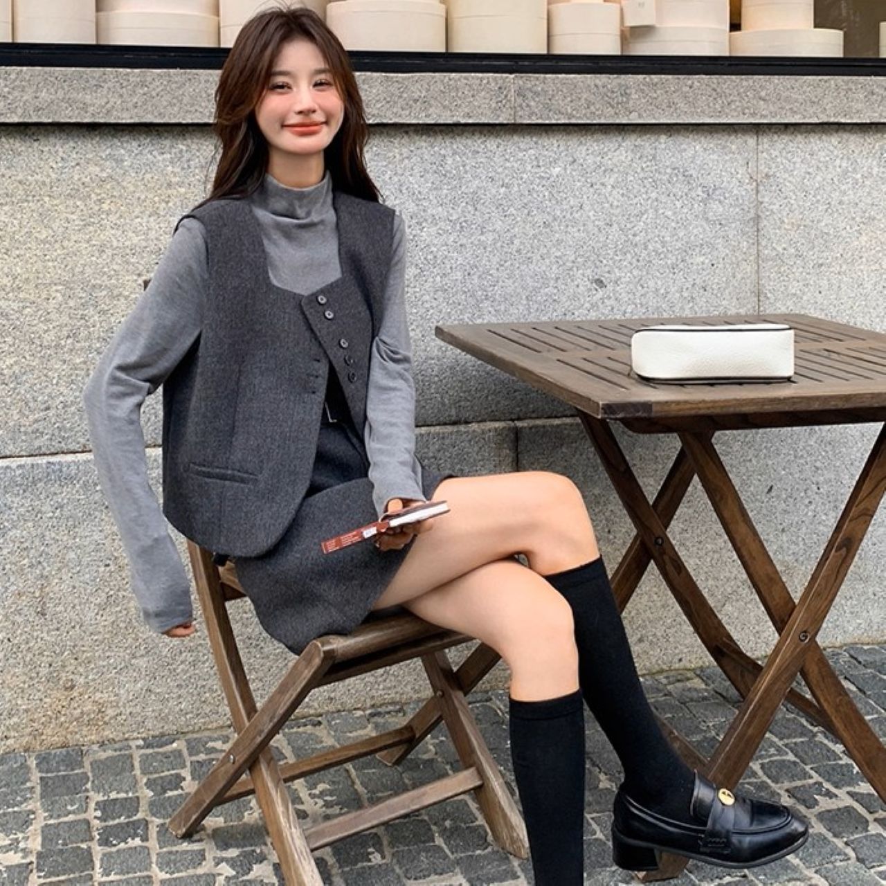 骨格ウェーブ グレー ベスト+トップス+ミニスカート 3点セットアップ 韓国風 お出かけコーデ