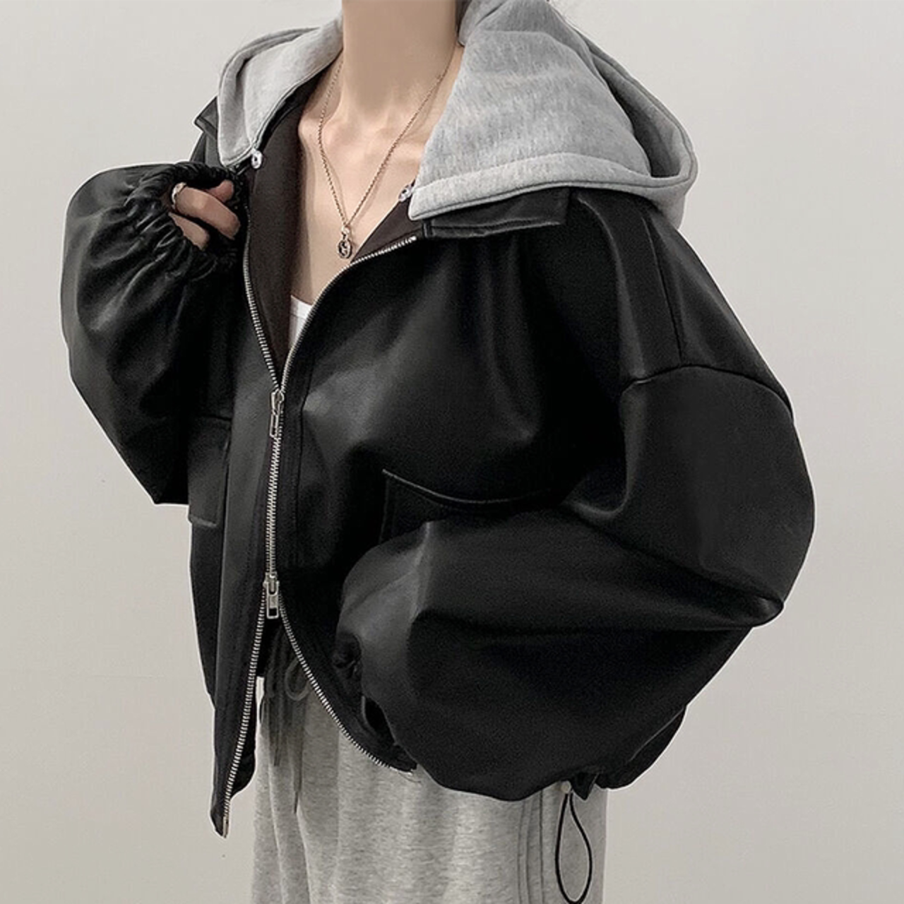 骨格ウェーブ ショート丈 フェイクレザー ジャケット フード付き ビッグポケット ゆったり