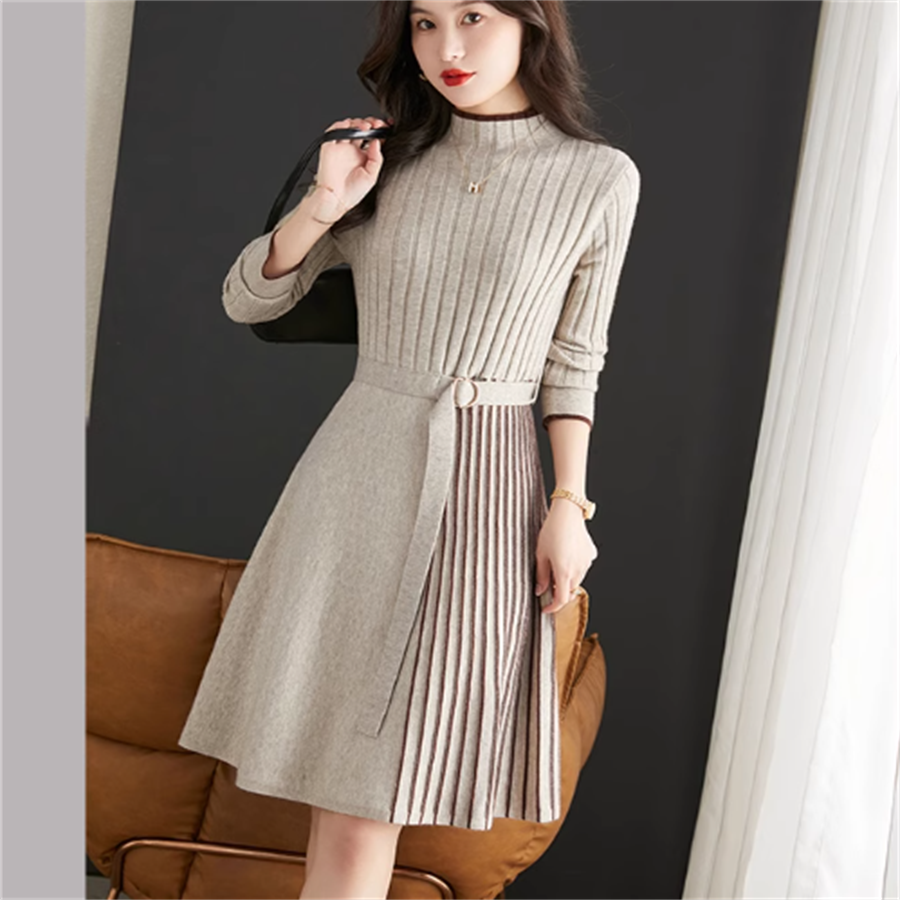 骨格ウェーブ サイドプリーツニットワンピース（ひざ丈）