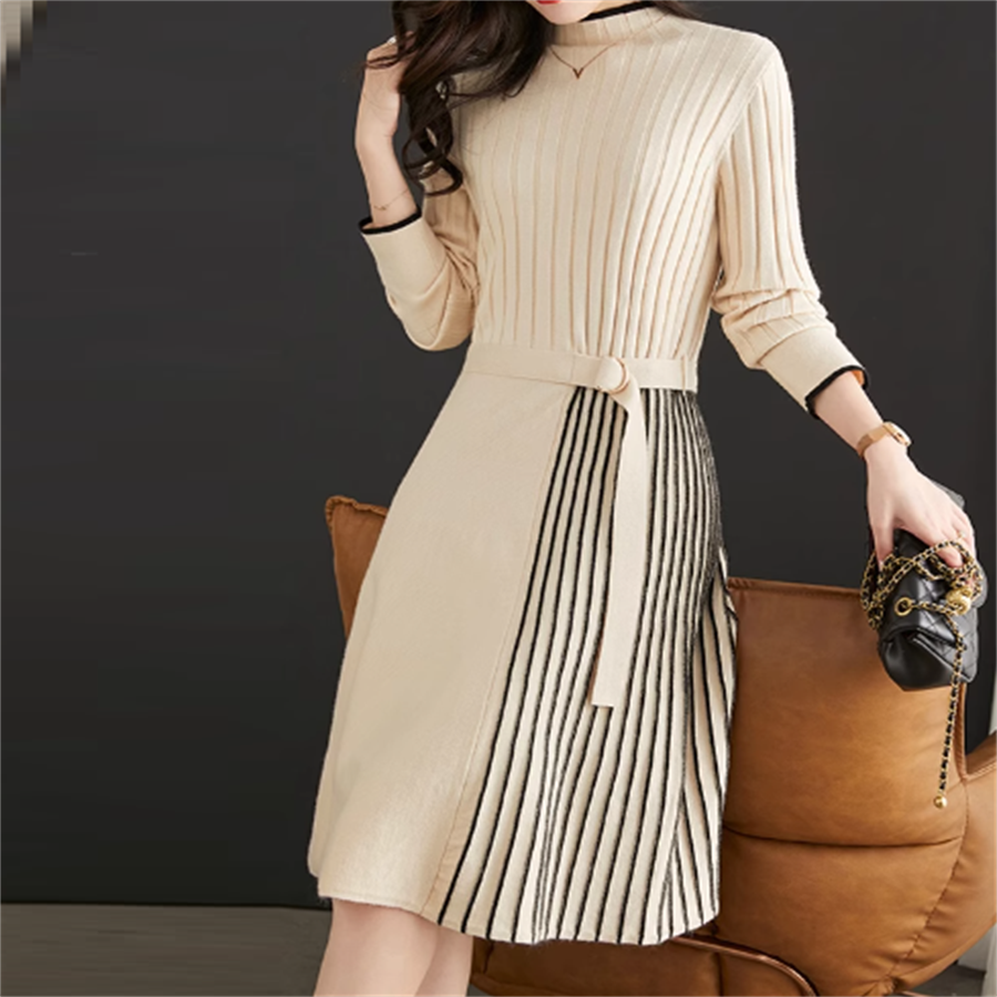 骨格ウェーブ サイドプリーツニットワンピース（ひざ丈）