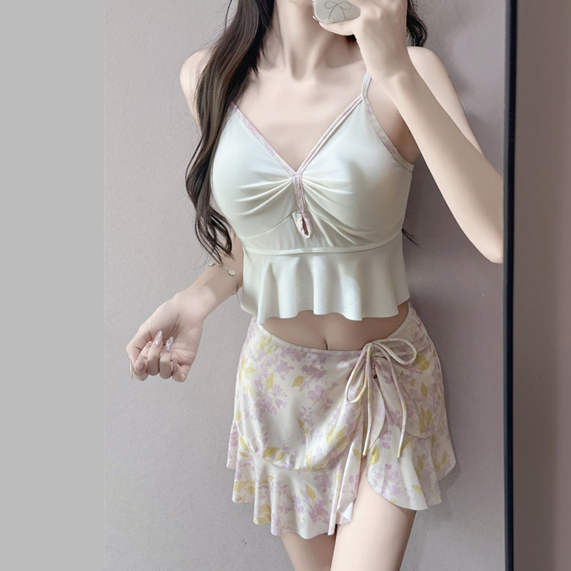 骨格ウェーブ ペプラムビスチェ×美脚フレアスカート セパレート水着