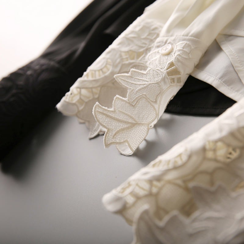 骨格ウェーブ 手元に咲くレース とろみシフォンブラウス