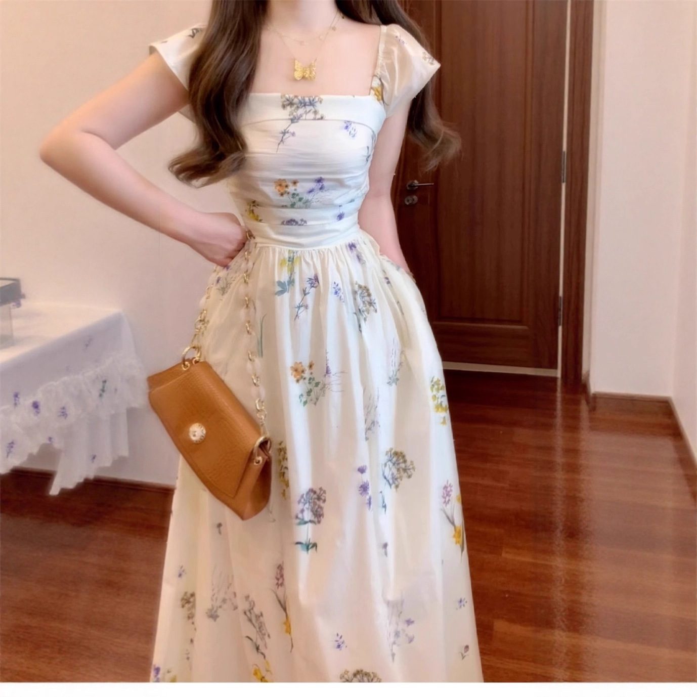 骨格ウェーブ 可憐に揺れる 水彩フラワーワンピース