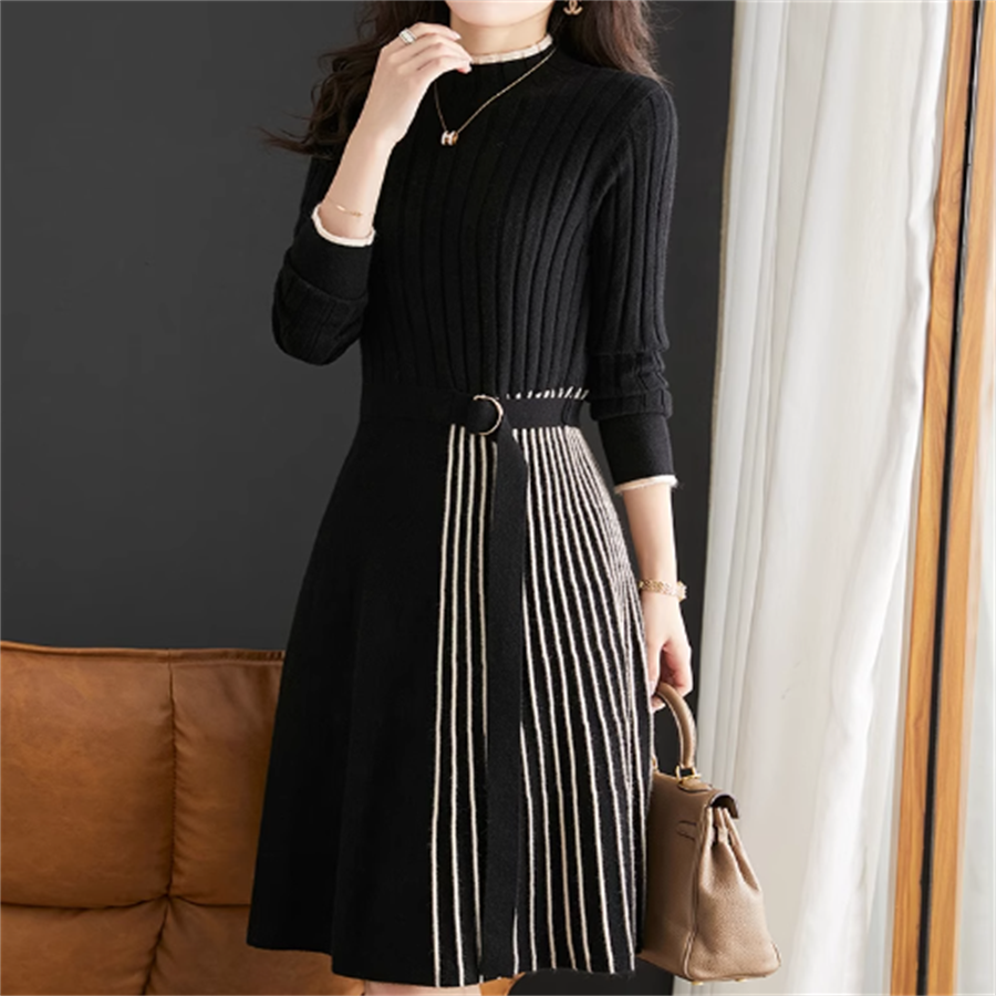 骨格ウェーブ サイドプリーツニットワンピース（ひざ丈）