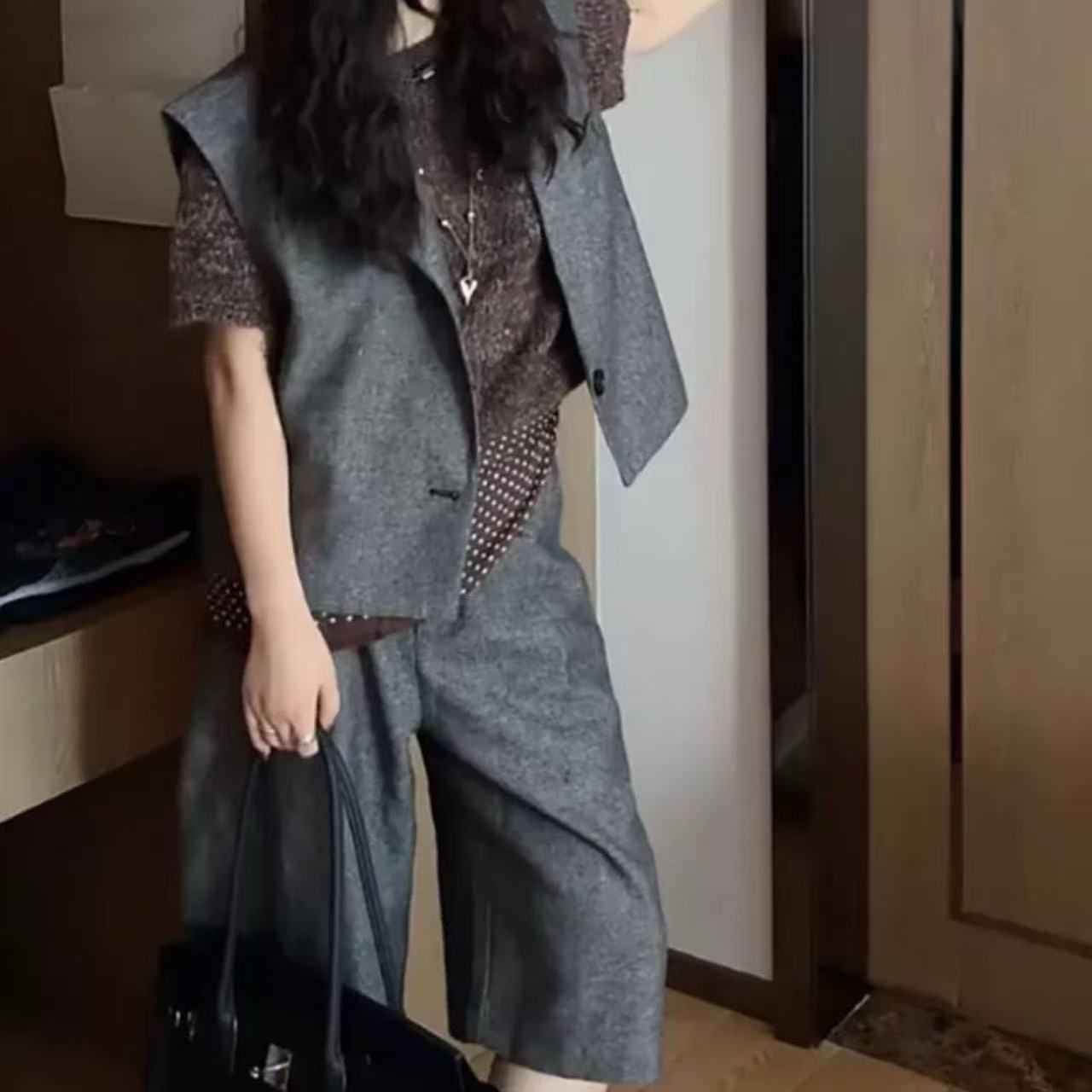 骨格ウェーブ グレー スーツベスト＆ワイドレッグパンツ セットアップ 