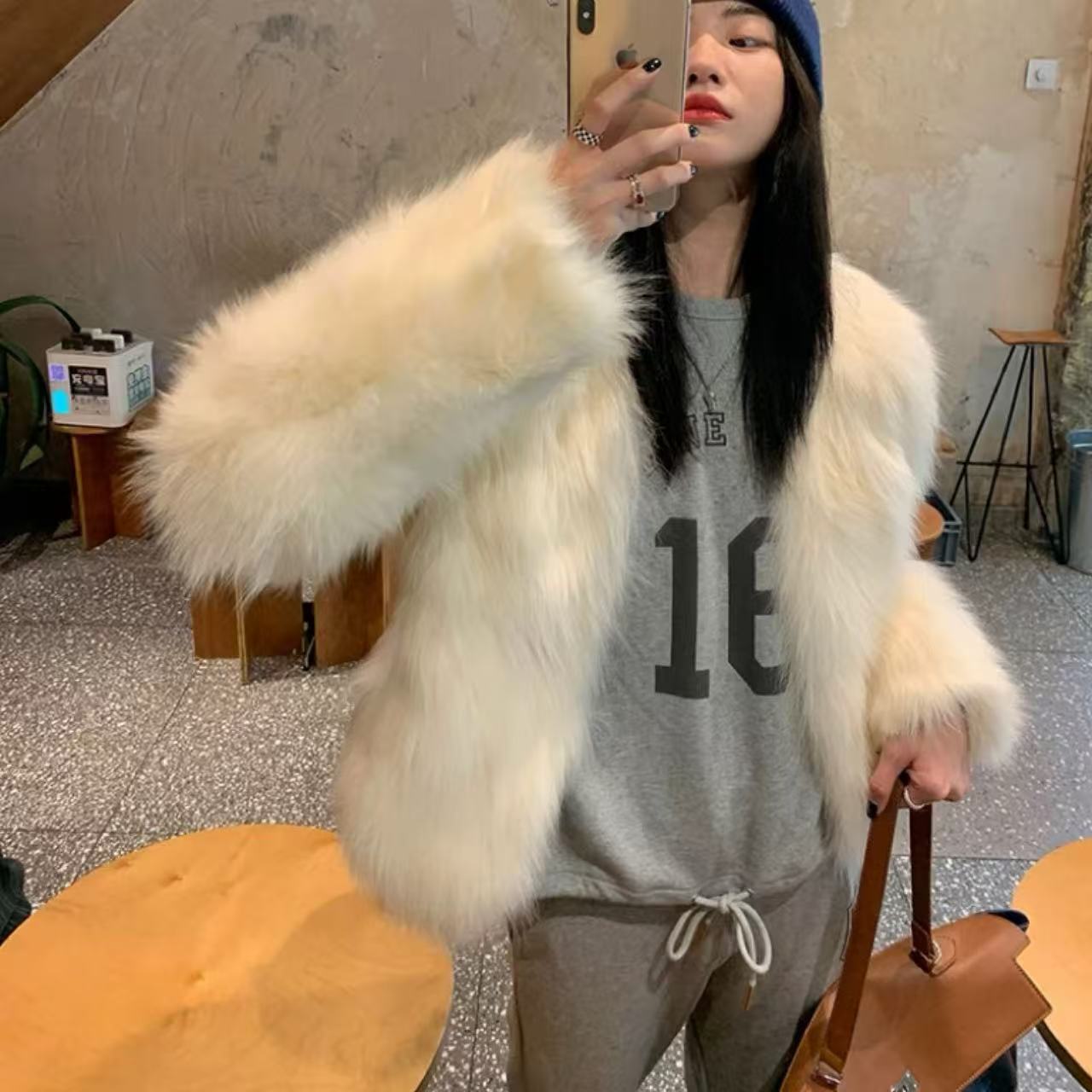 骨格ウェーブ ショート丈 Vネック フェイクフォックスファーコート 