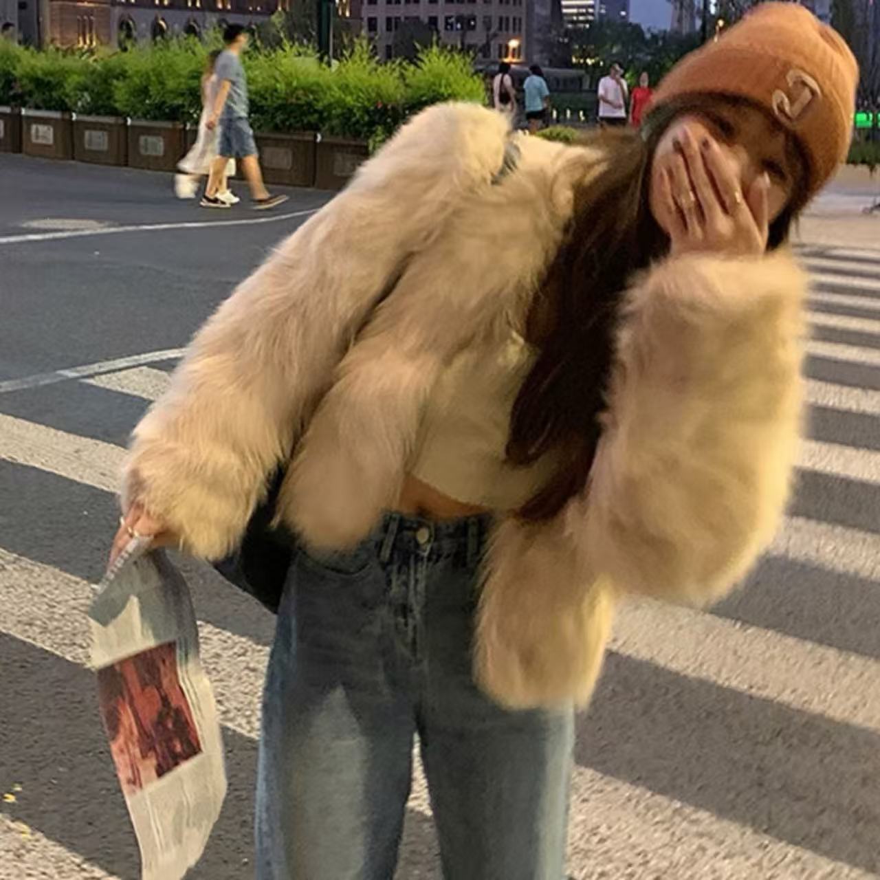 骨格ウェーブ ショート丈 Vネック フェイクフォックスファーコート 