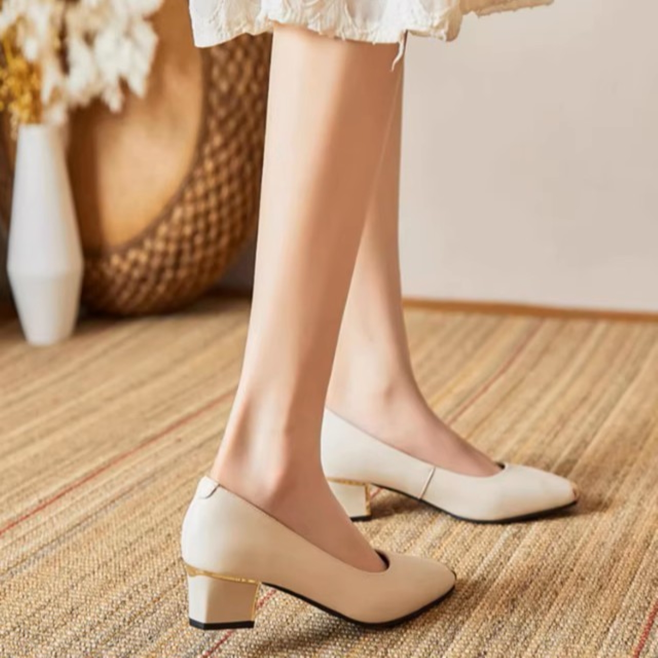 骨格ウェーブ ポインテッドトゥ ローヒールパンプス