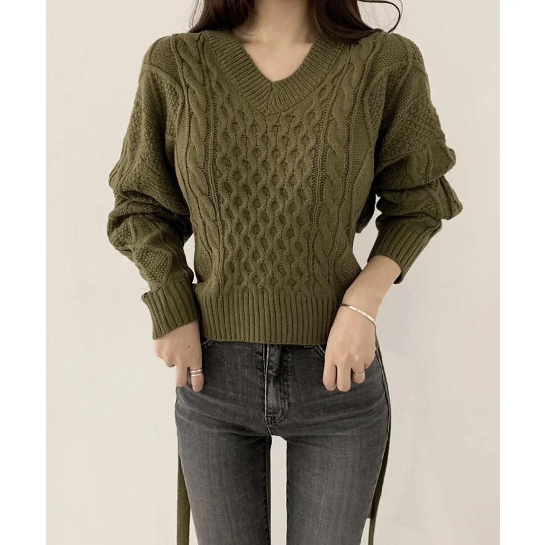 骨格ウェーブ バックリボン Vネック ケーブルニット