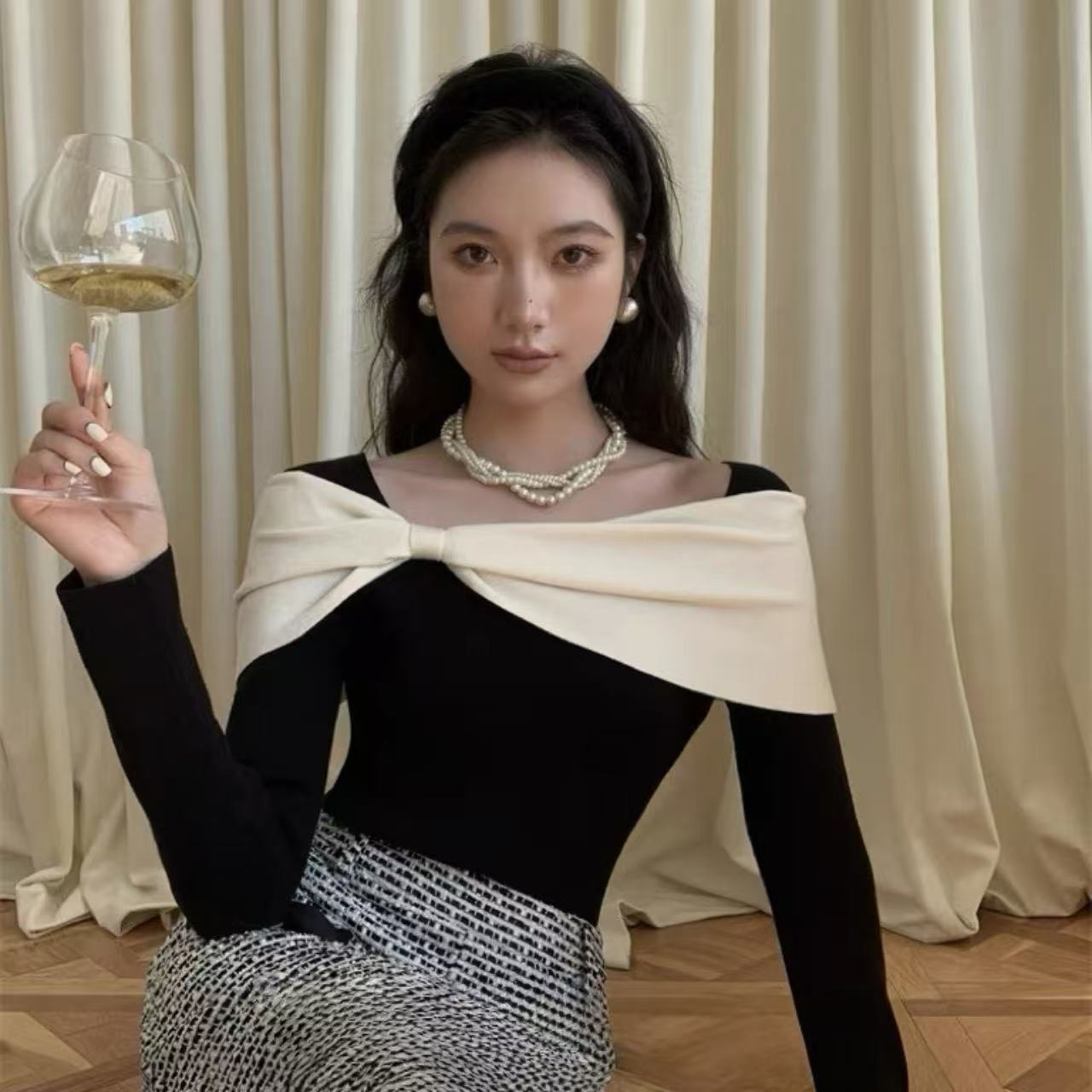 骨格ウェーブ フェミニン 配色リボン付き オフショルダーニット 長袖トップス