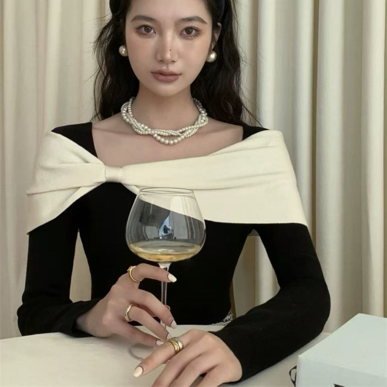 骨格ウェーブ フェミニン 配色リボン付き オフショルダーニット 長袖トップス