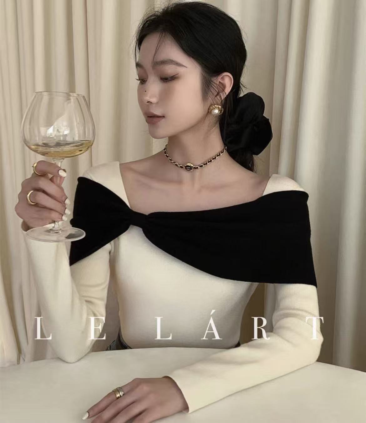 骨格ウェーブ フェミニン 配色リボン付き オフショルダーニット 長袖トップス