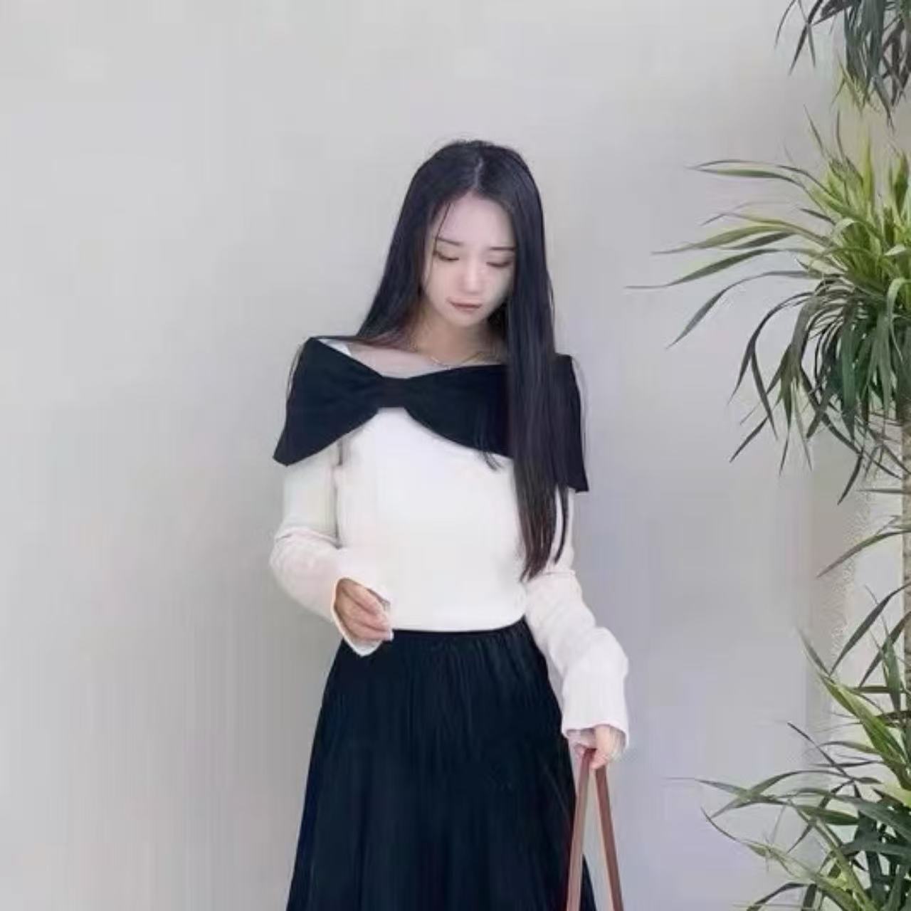 骨格ウェーブ フェミニン 配色リボン付き オフショルダーニット 長袖トップス