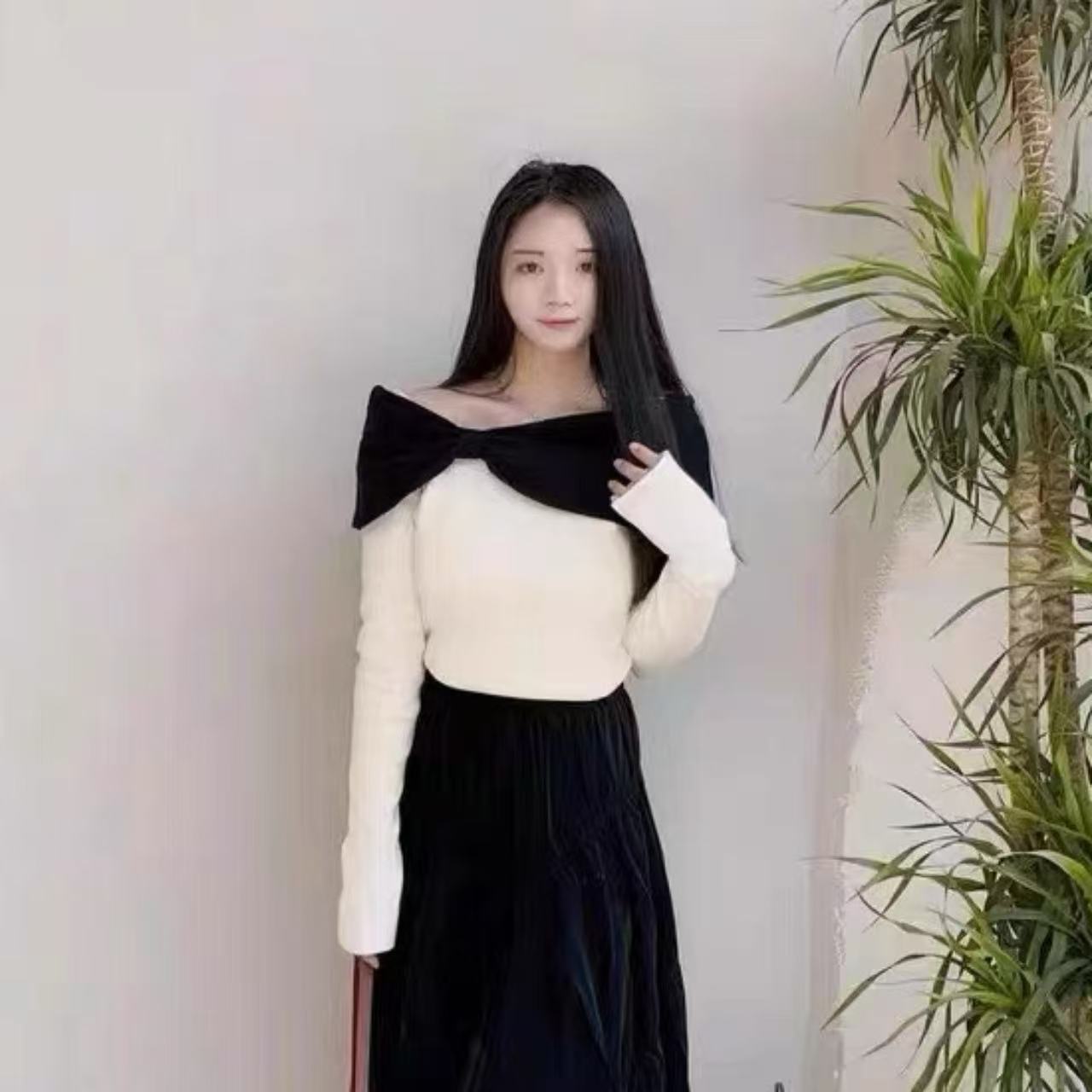 骨格ウェーブ フェミニン 配色リボン付き オフショルダーニット 長袖トップス