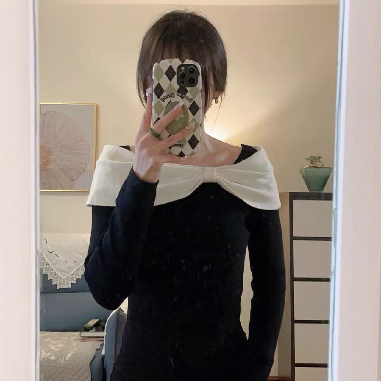 骨格ウェーブ フェミニン 配色リボン付き オフショルダーニット 長袖トップス