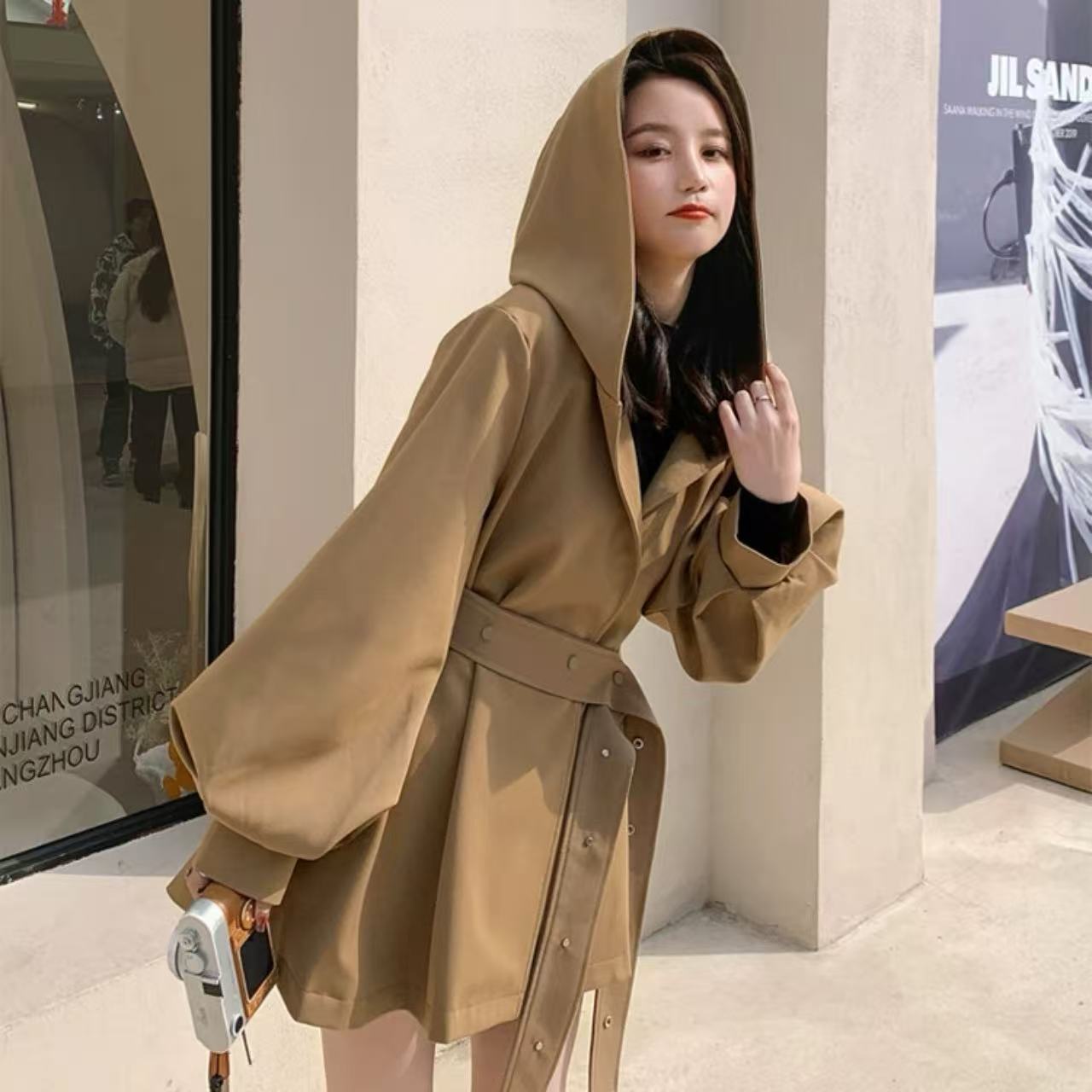 骨格ウェーブ ケープ風フード付きコート ウエストマーク ミドル丈