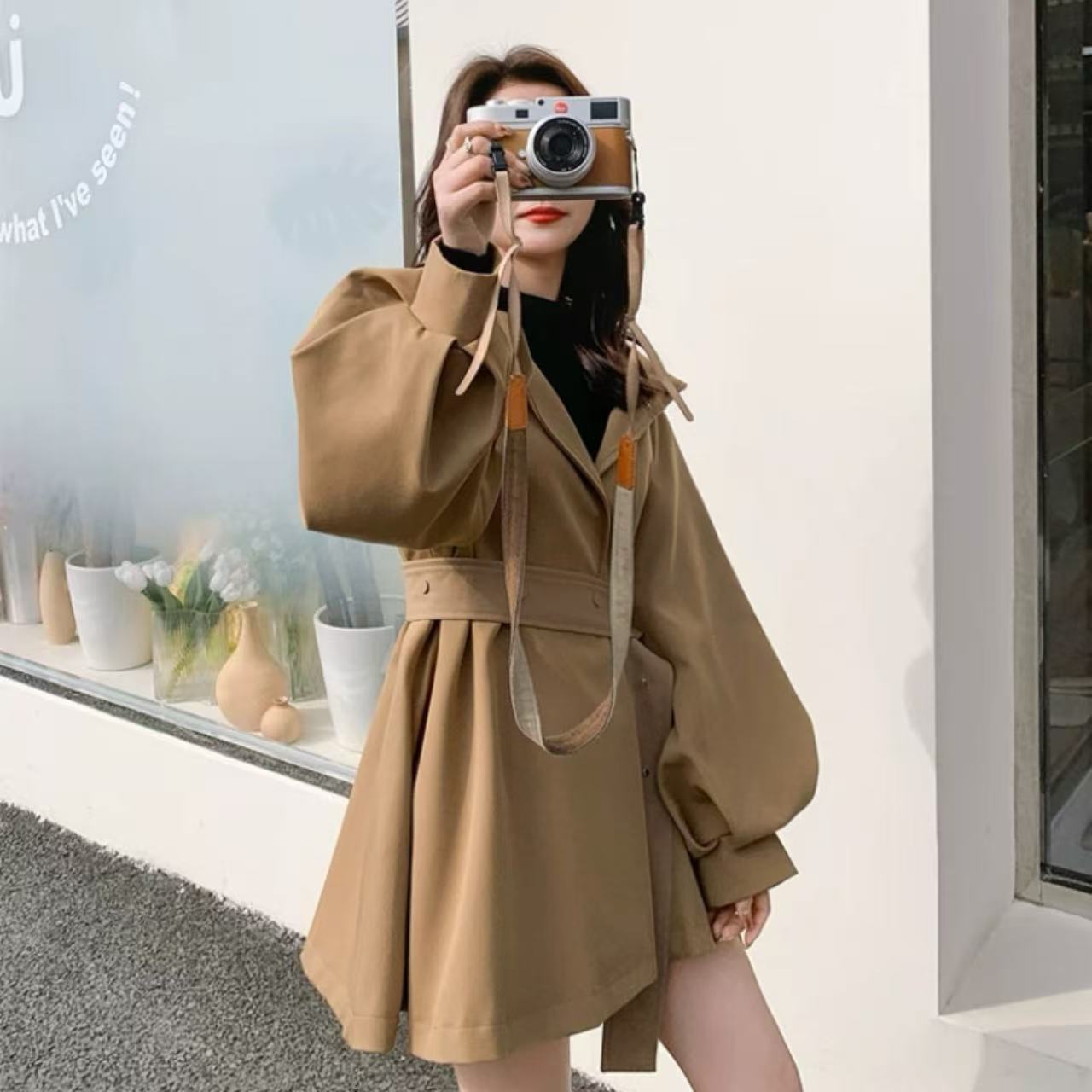 骨格ウェーブ ケープ風フード付きコート ウエストマーク ミドル丈