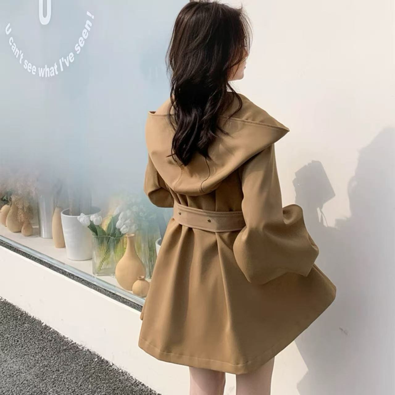 骨格ウェーブ ケープ風フード付きコート ウエストマーク ミドル丈