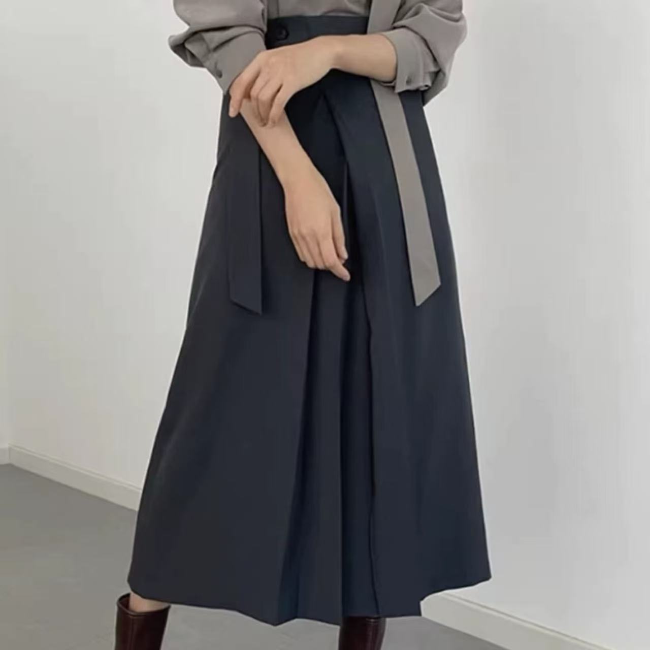 骨格ウェーブ 韓国風 ハイウエスト タックデザイン スリット入りAラインスカート