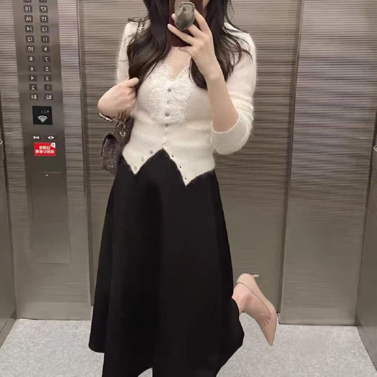 骨格ウェーブ プリーツAラインスカート フレアデザイン ロング丈