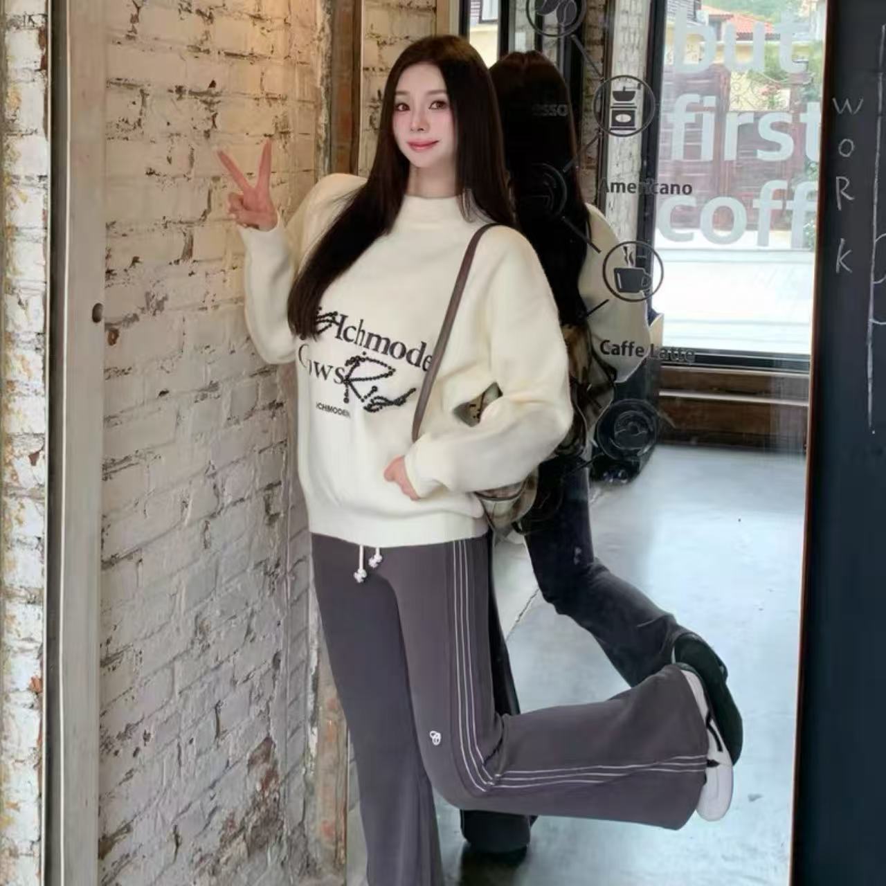 骨格ウェーブ ICH MODE アメリカンレトロ風 パール付きクルーネックセーター