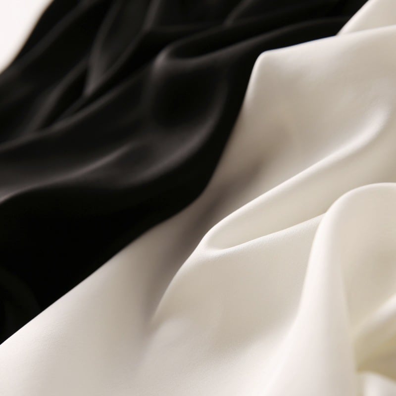 骨格ウェーブ 手元に咲くレース とろみシフォンブラウス