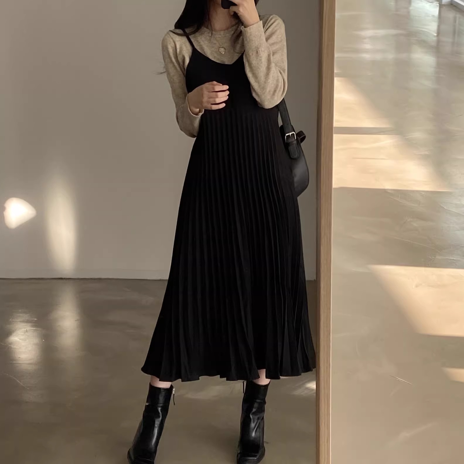 骨格ウェーブ 高見え 細プリーツキャミワンピース