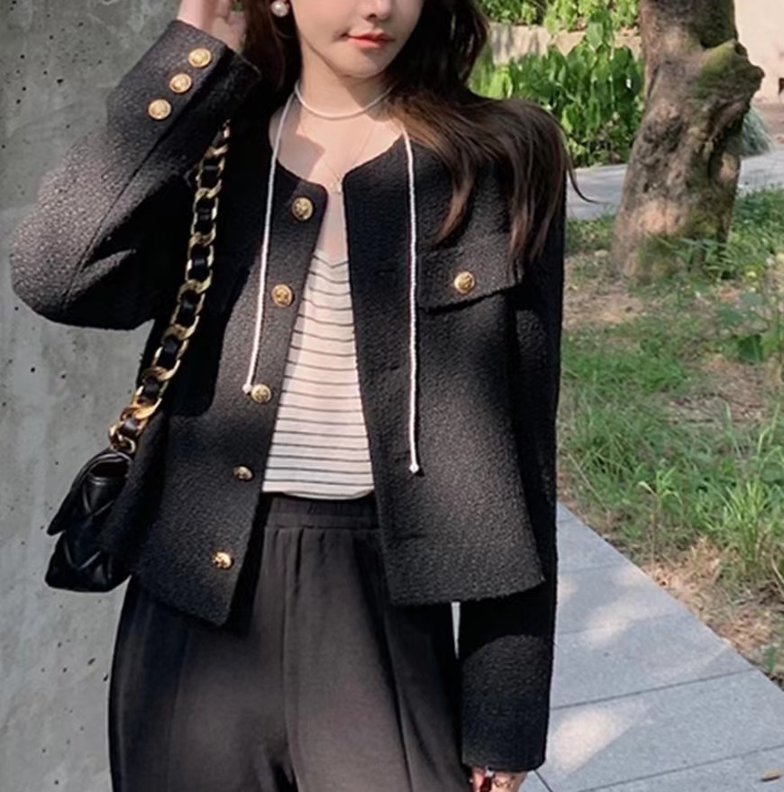 骨格ウェーブ 脚長見えショート丈 ノーカラーツイードジャケット