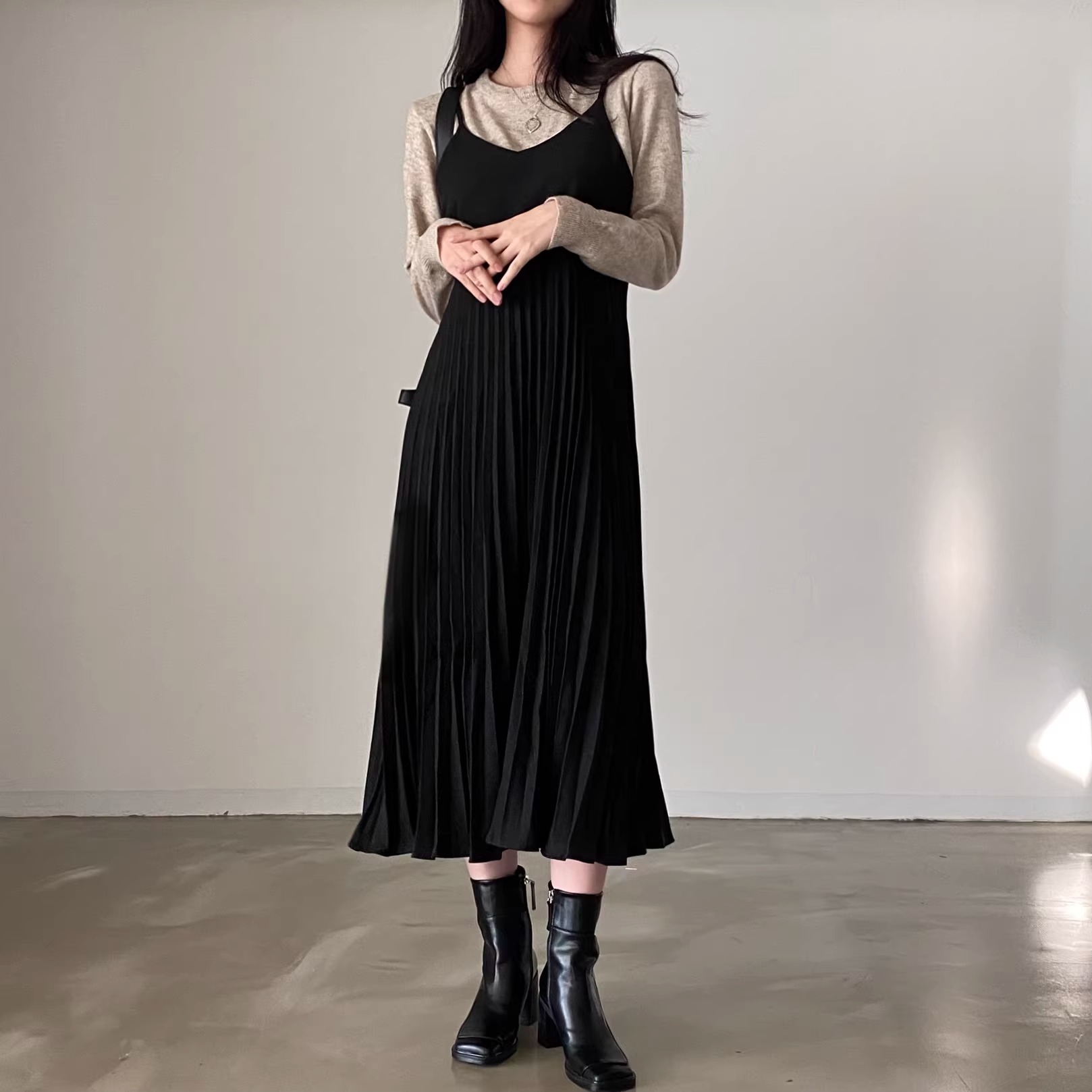 骨格ウェーブ 高見え 細プリーツキャミワンピース