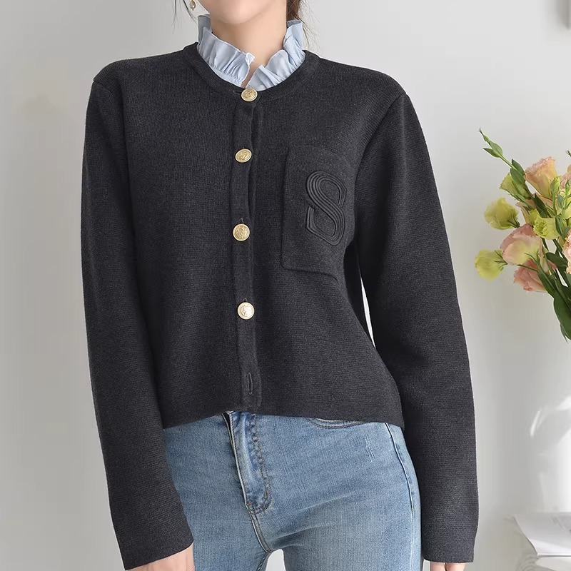 骨格ウェーブ フリルネック ロゴ刺繍 ニットカーディガン