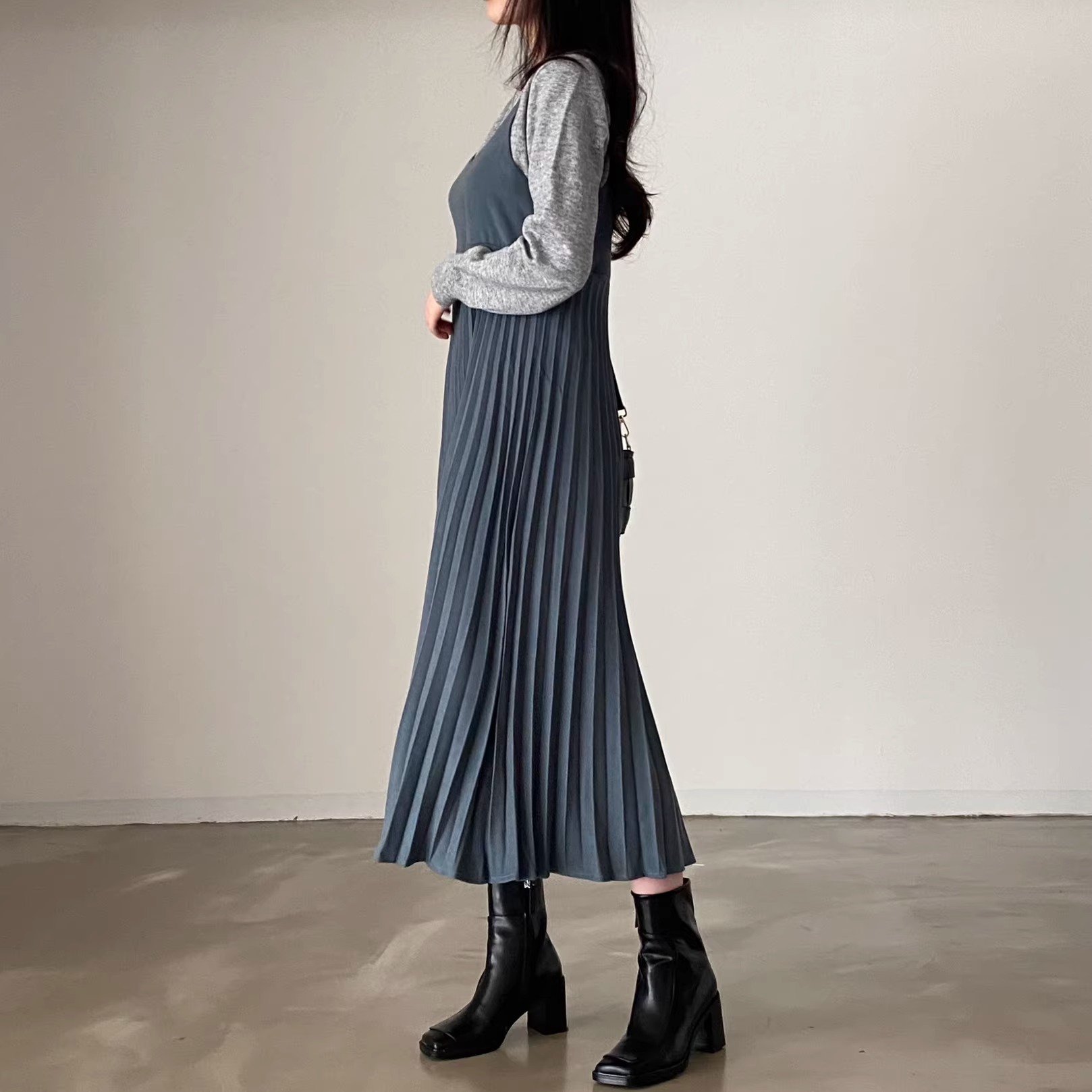 骨格ウェーブ 高見え 細プリーツキャミワンピース