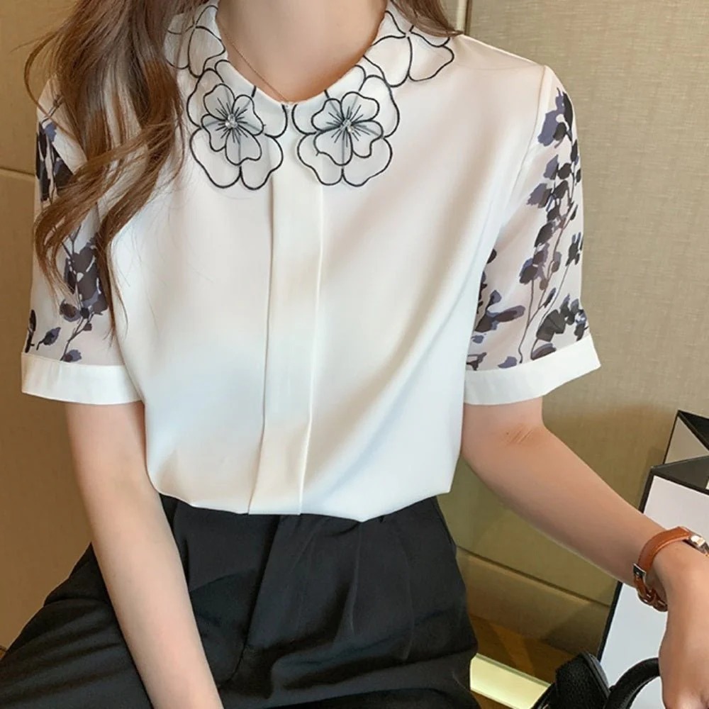 骨格ウェーブ 刺繍襟で華やぐ フラワーデザインブラウス（半袖・長袖 選べる2タイプ）