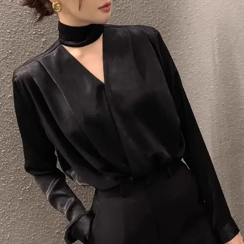 骨格ウェーブ  高級感サテンVネック 長袖リボンブラウス 