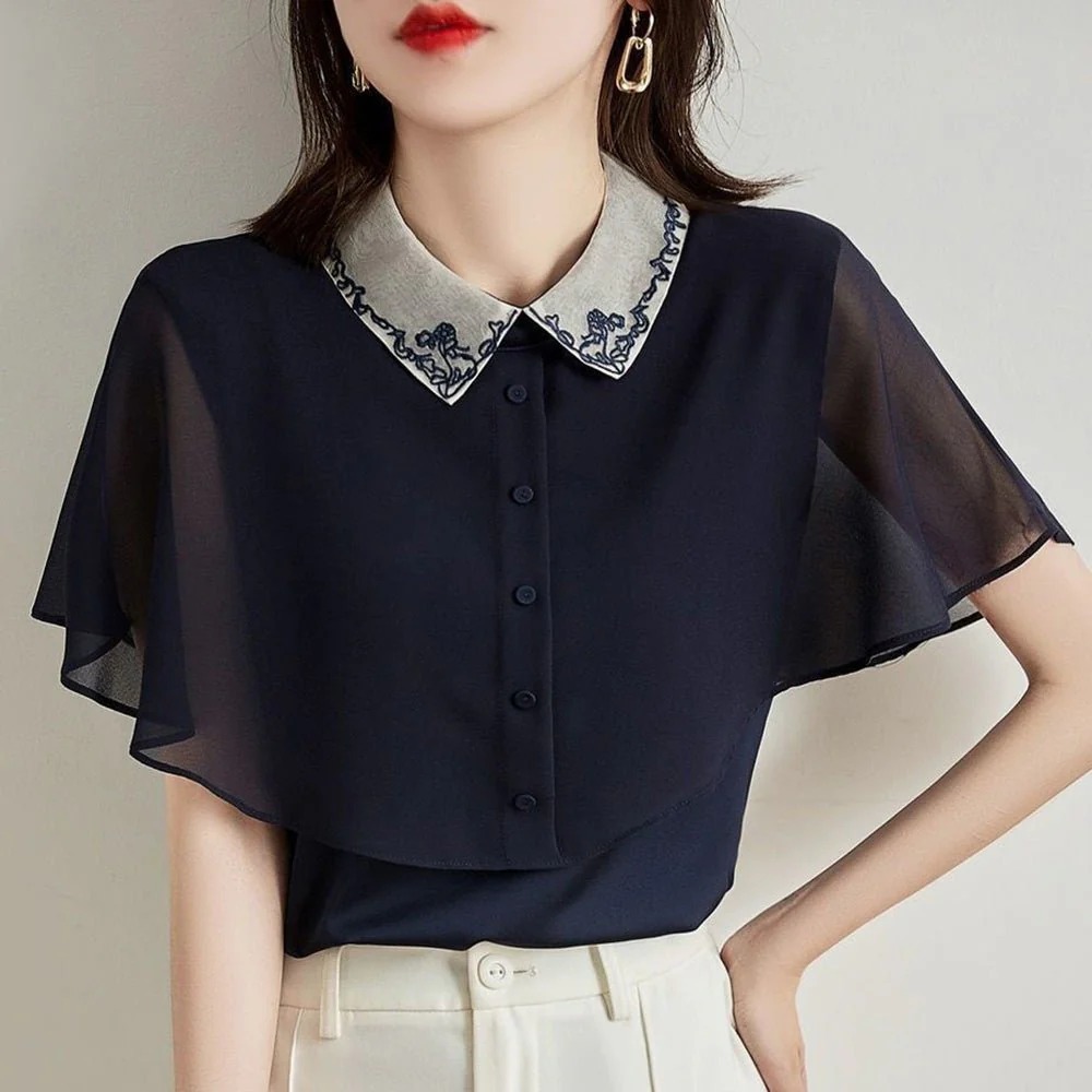 骨格ウェーブ 上品フェミニン 刺繍シアーケープブラウス
