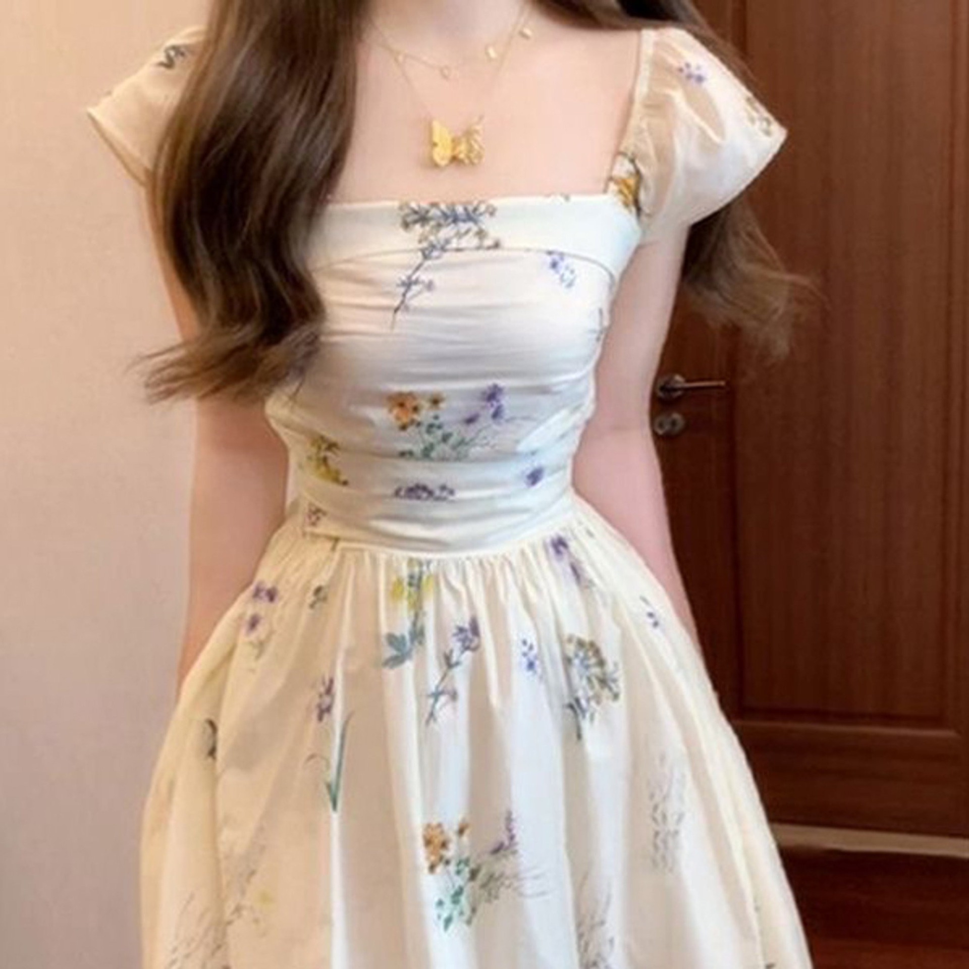 骨格ウェーブ 可憐に揺れる 水彩フラワーワンピース