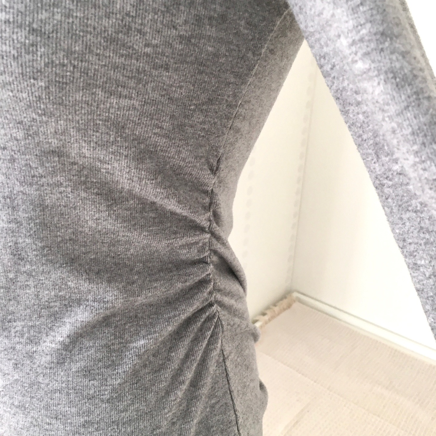 骨格ウェーブ さりげ盛れ レイヤード風リボン スリムカットソー