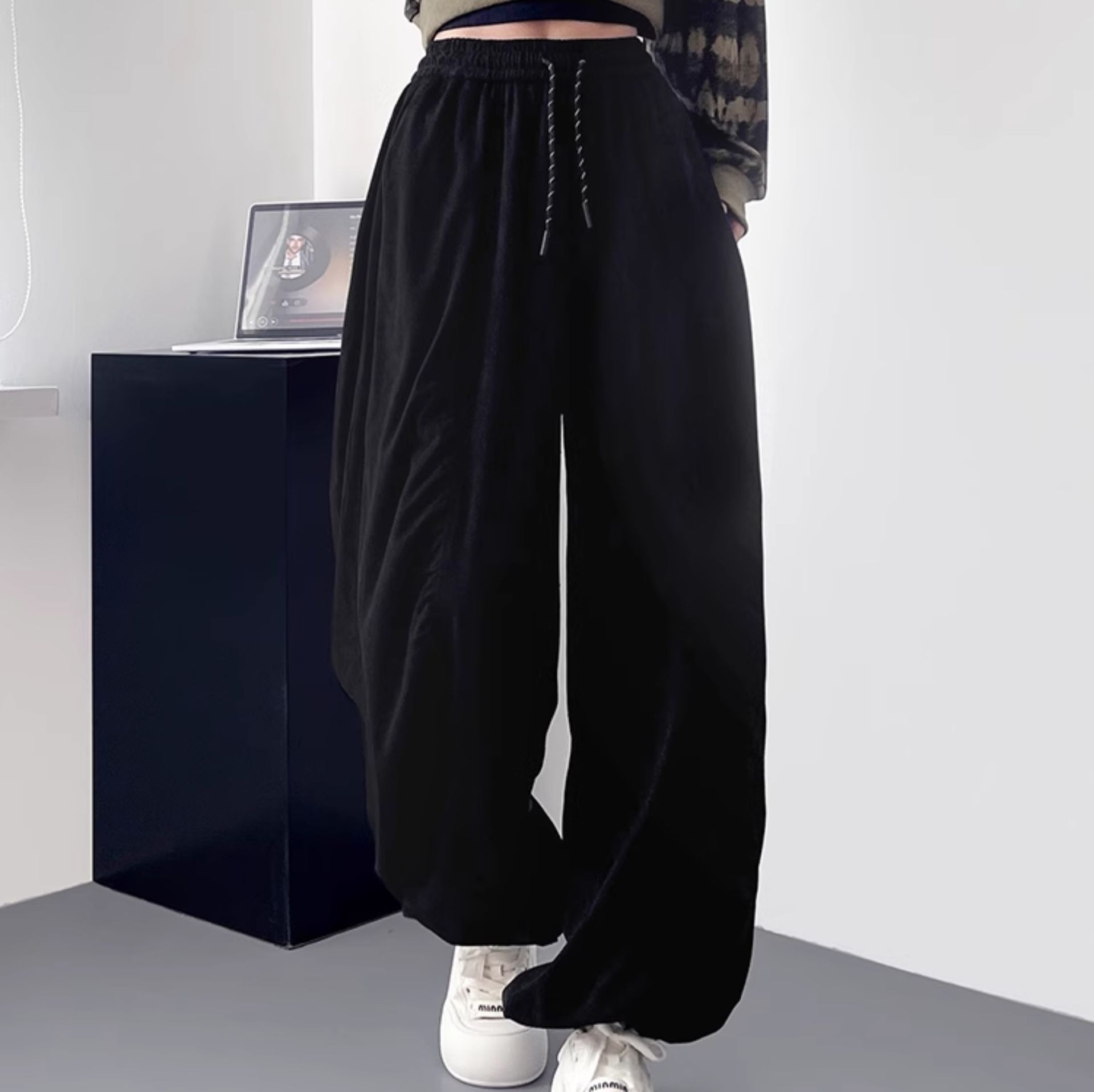 骨格ウェーブ ギャザーデザイン イージーカーブパンツ