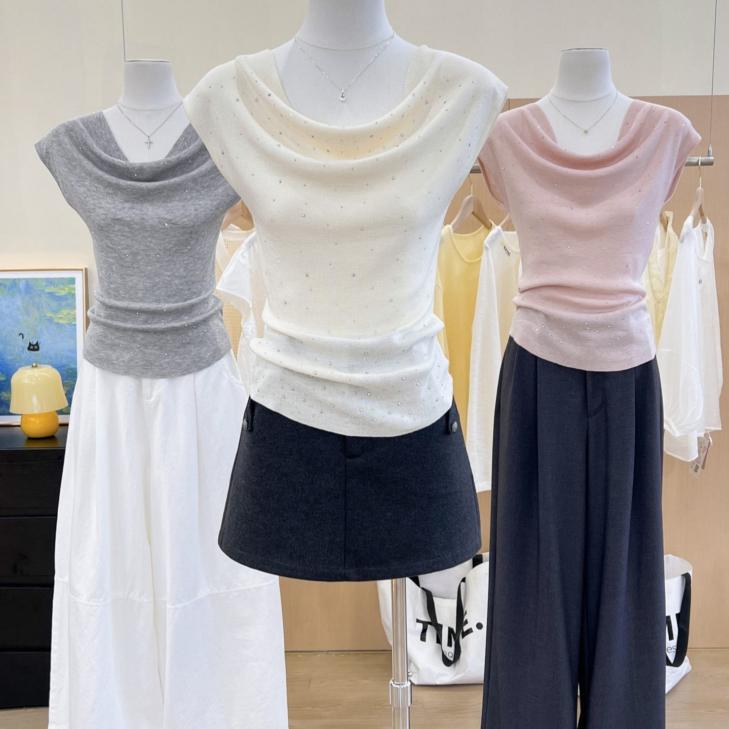 骨格ウェーブ ふんわり華奢魅せ ドレープネックニットトップス