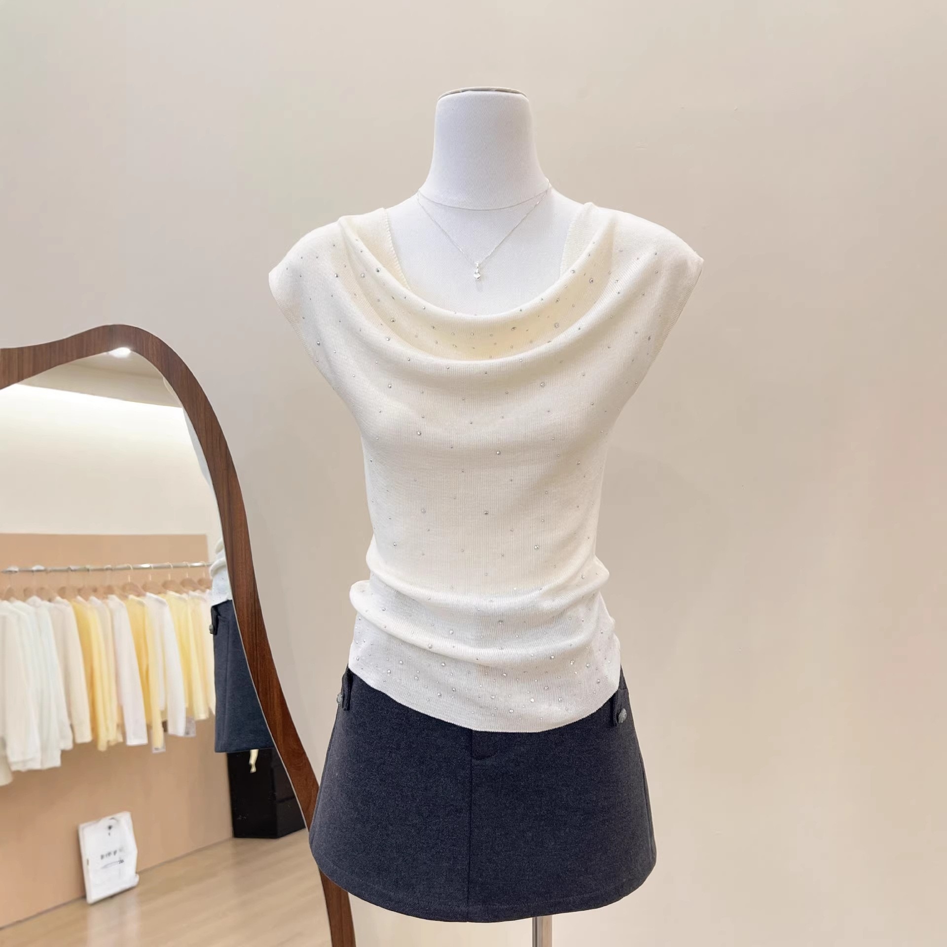 骨格ウェーブ ふんわり華奢魅せ ドレープネックニットトップス