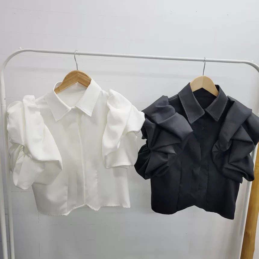 骨格ウェーブ 華奢見えフリルスリーブ シャツブラウス
