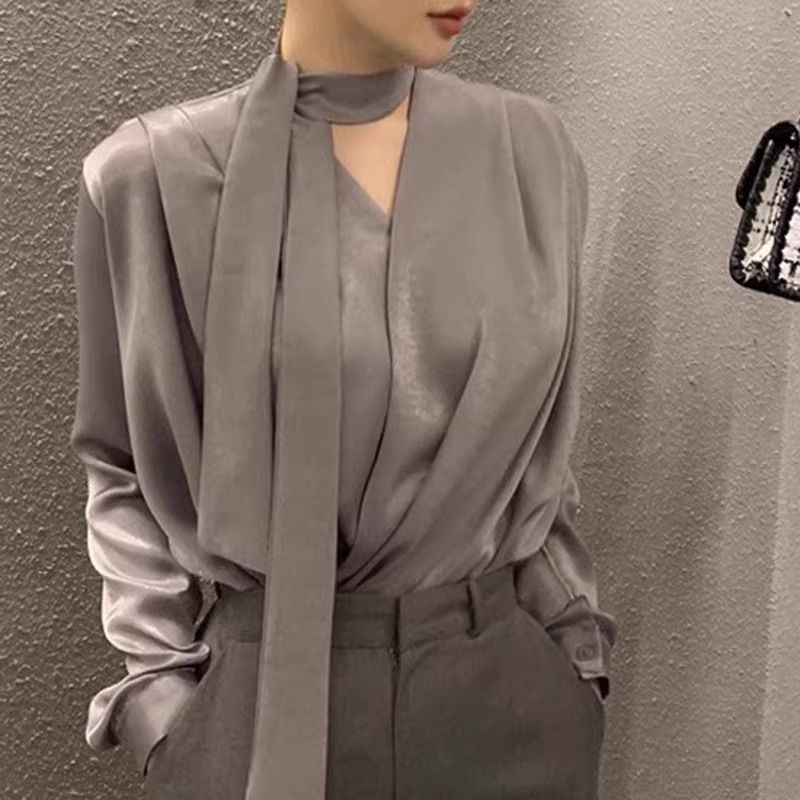 骨格ウェーブ  高級感サテンVネック 長袖リボンブラウス 