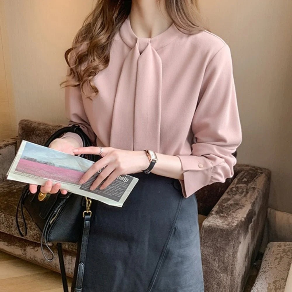 骨格ウェーブ デコルテ華やぐタイネック とろみシフォンブラウス