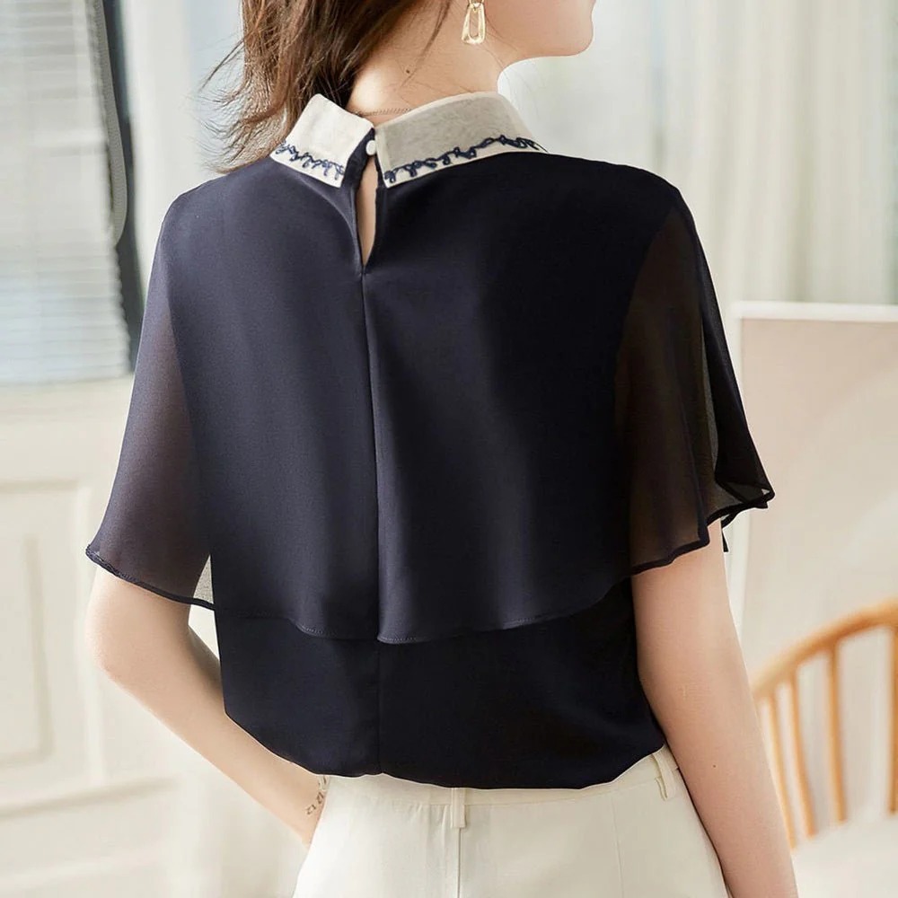 骨格ウェーブ 上品フェミニン 刺繍シアーケープブラウス