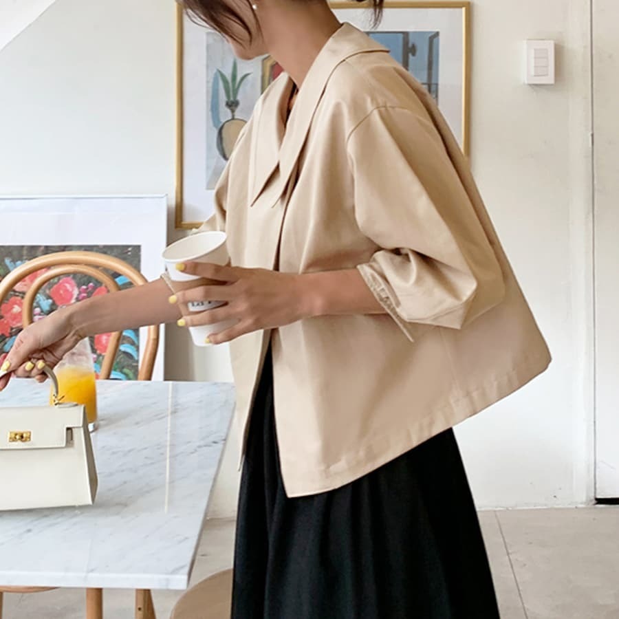 骨格ウェーブ 美シルエット 襟付き ライトアウター