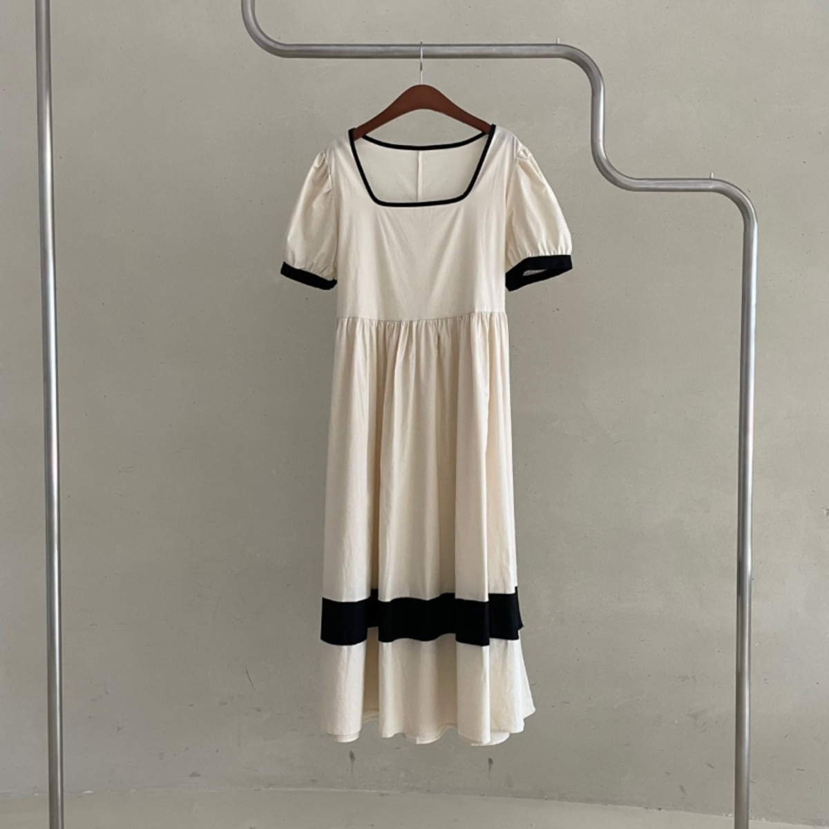 骨格ウェーブ クラシカルバイカラー ハイウエスト パフスリーブワンピース