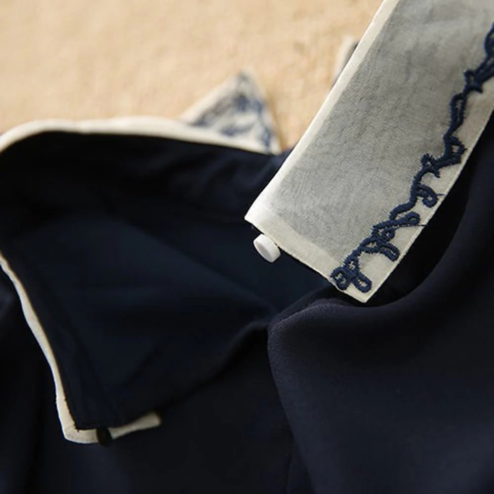 骨格ウェーブ 上品フェミニン 刺繍シアーケープブラウス