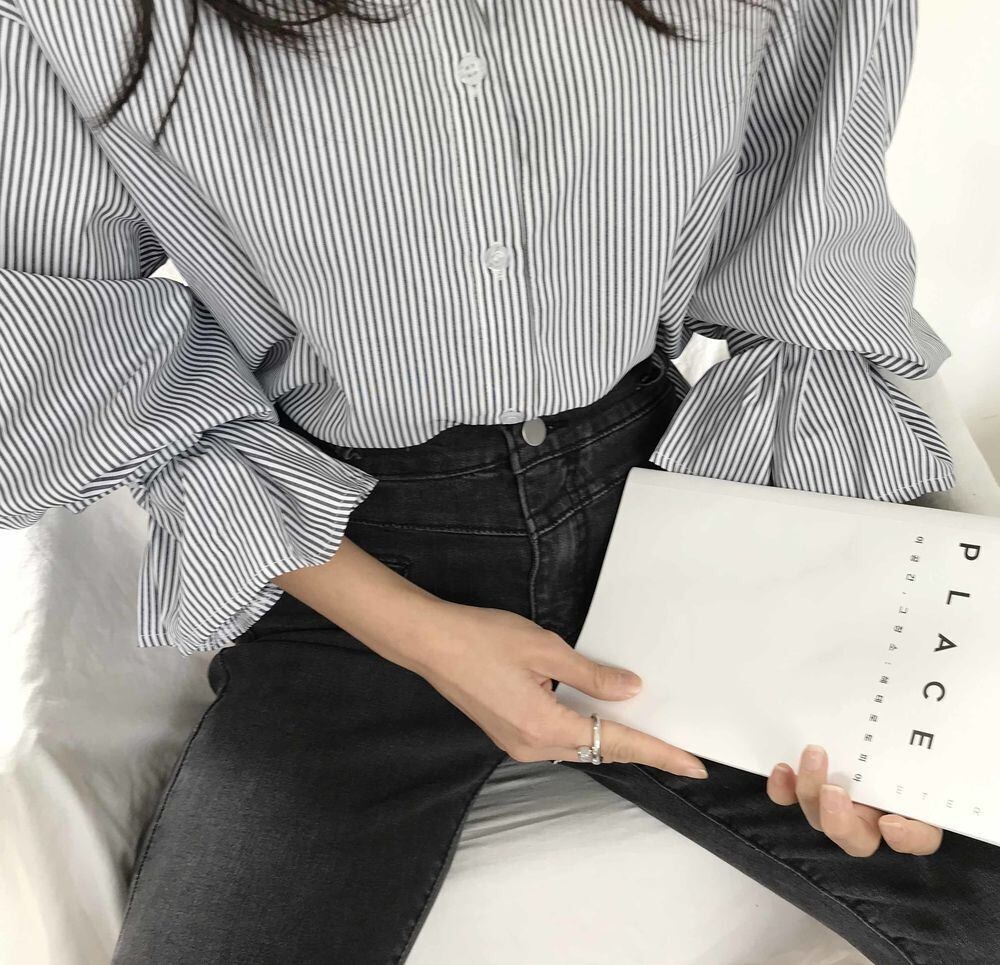骨格ウェーブ ストライプシャツ ゆったりシルエット 韓国風シンプルデザイン