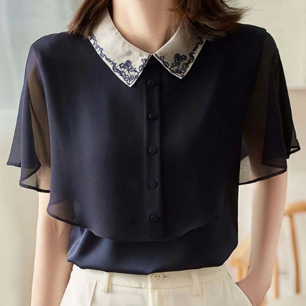 骨格ウェーブ 上品フェミニン 刺繍シアーケープブラウス