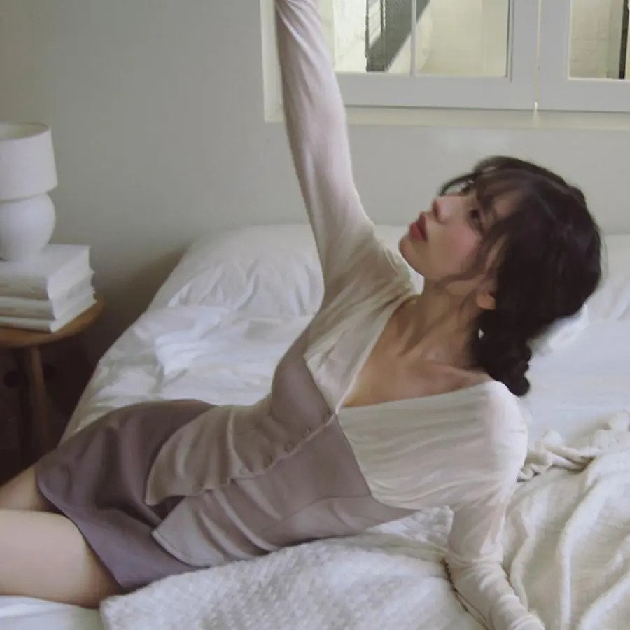 骨格ウェーブ 切替デザイン しっとりフィットトップス